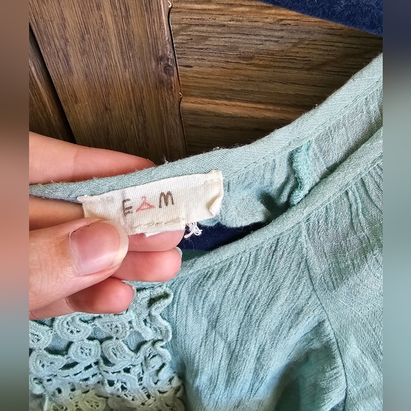 Foam green mint crop top size S with elastic bands light weight - Picture 3 of 5